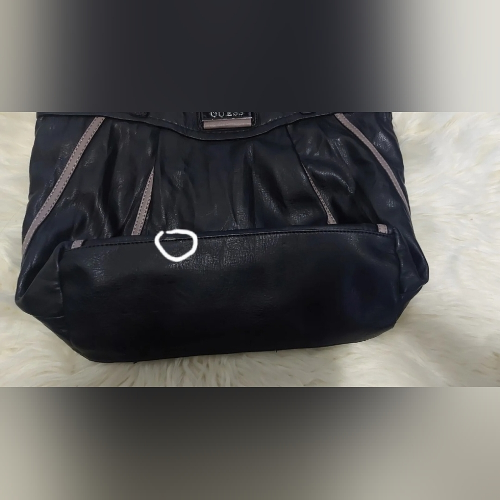 Guess Large Tote - Picture 8 of 9